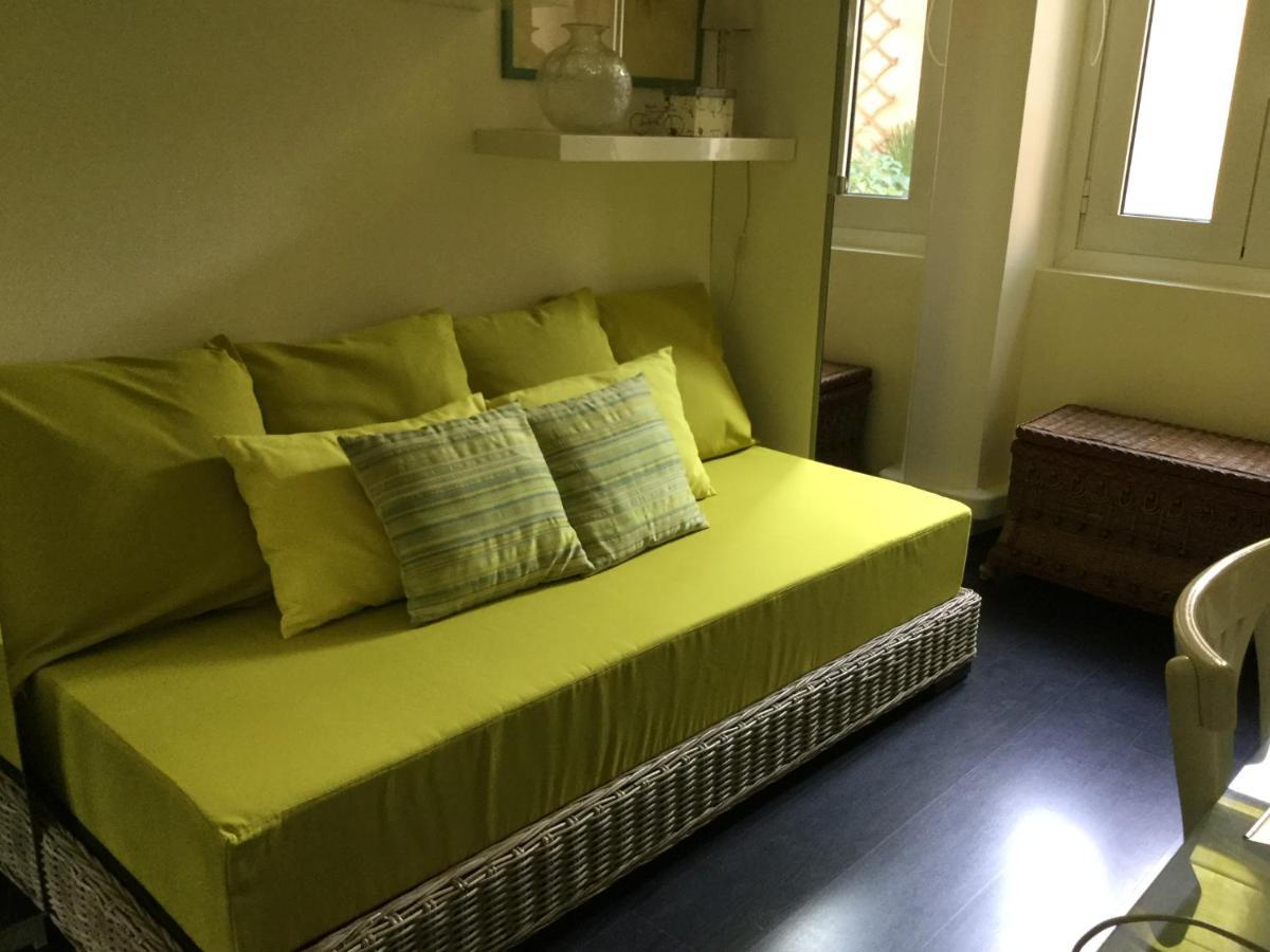 Chambre 1 Personne Avec Terrasse Centre Ville Marseille 3 Nuits Min , Femme Uniquement Exterior foto