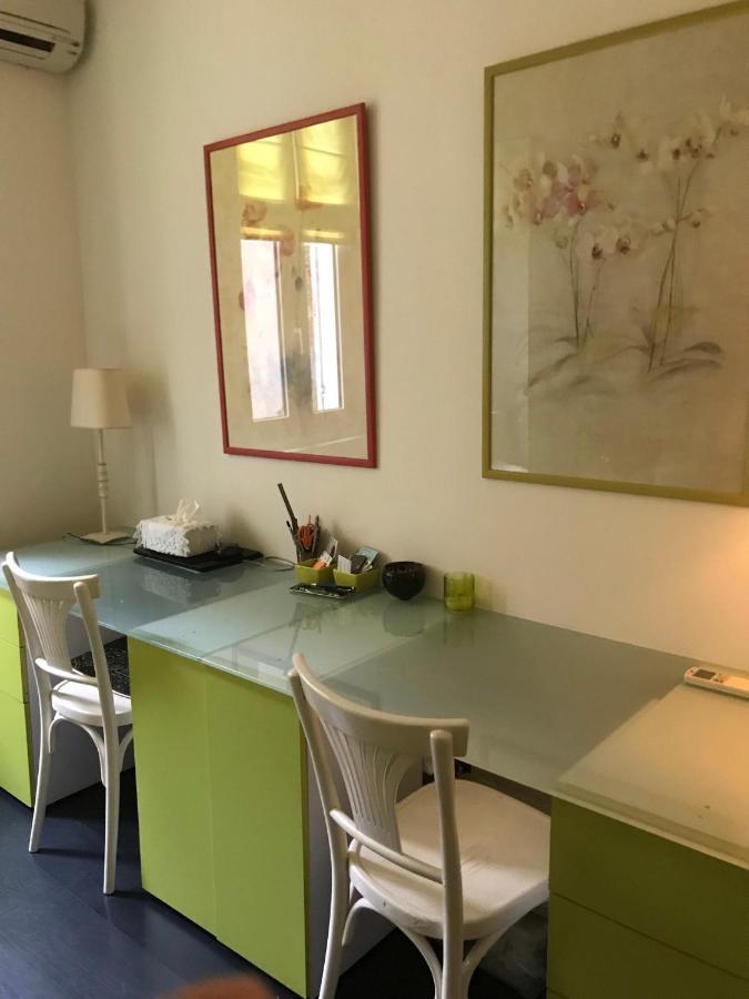 Chambre 1 Personne Avec Terrasse Centre Ville Marseille 3 Nuits Min , Femme Uniquement Exterior foto