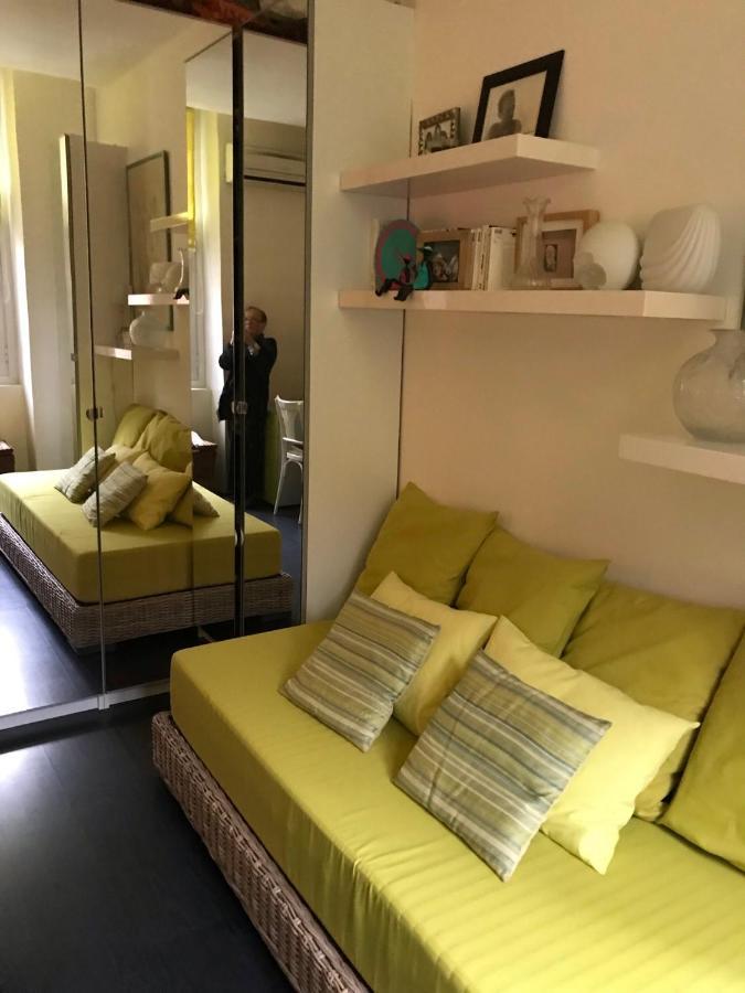 Chambre 1 Personne Avec Terrasse Centre Ville Marseille 3 Nuits Min , Femme Uniquement Exterior foto