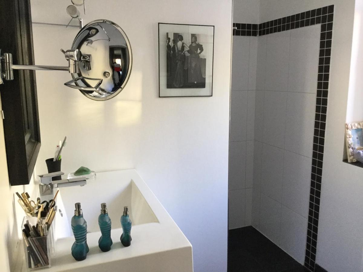 Chambre 1 Personne Avec Terrasse Centre Ville Marseille 3 Nuits Min , Femme Uniquement Exterior foto